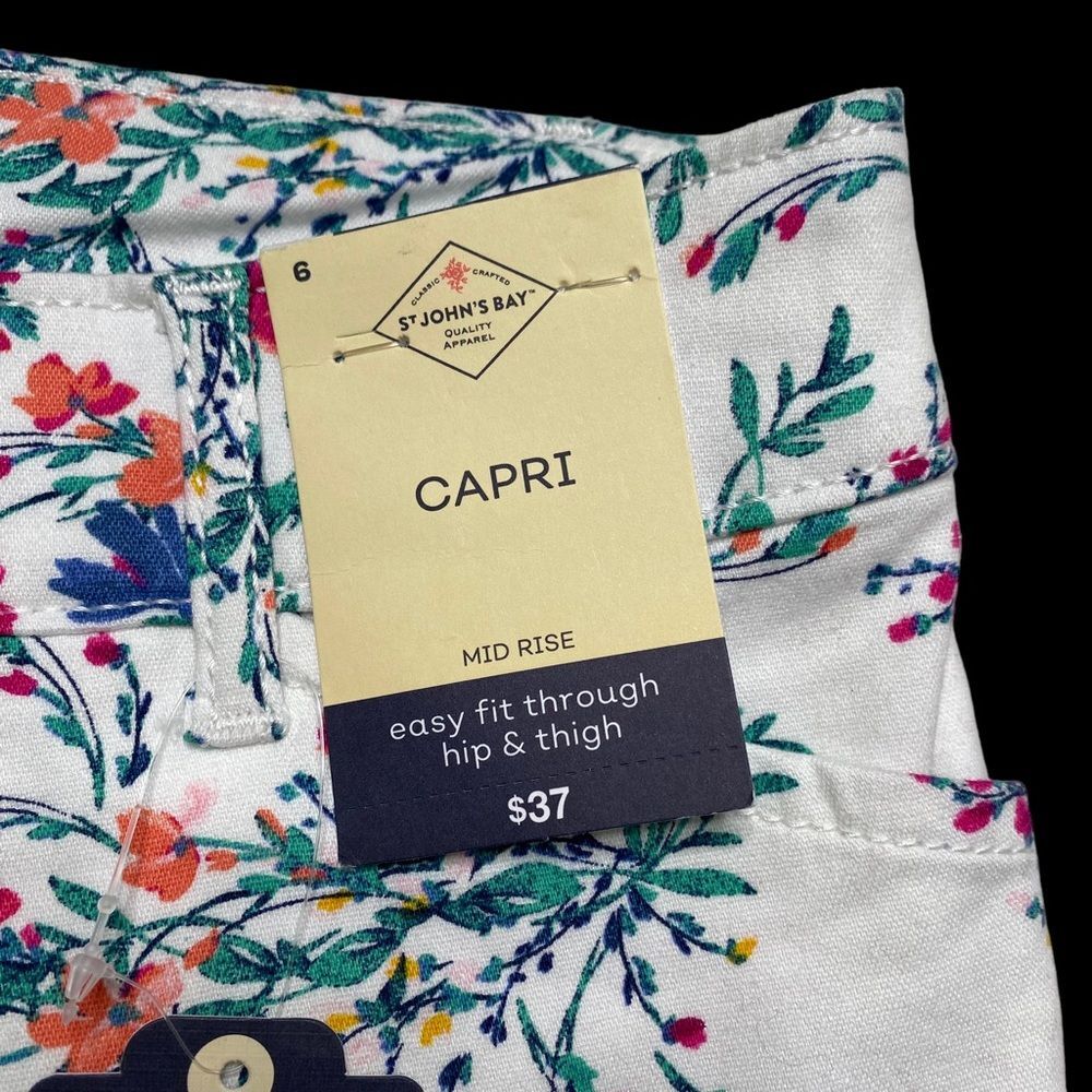NWT St. John’s Bay Secretly Slender Mid Rise White Floral Capri Pants Sz 6 - Picture 9 of 12